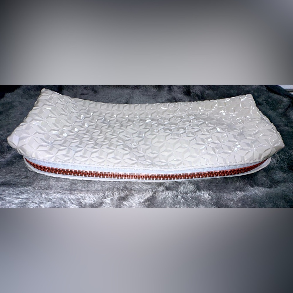 NWOT ANASTASIA BEVERLY HILLS‎ white cosmetic pouch